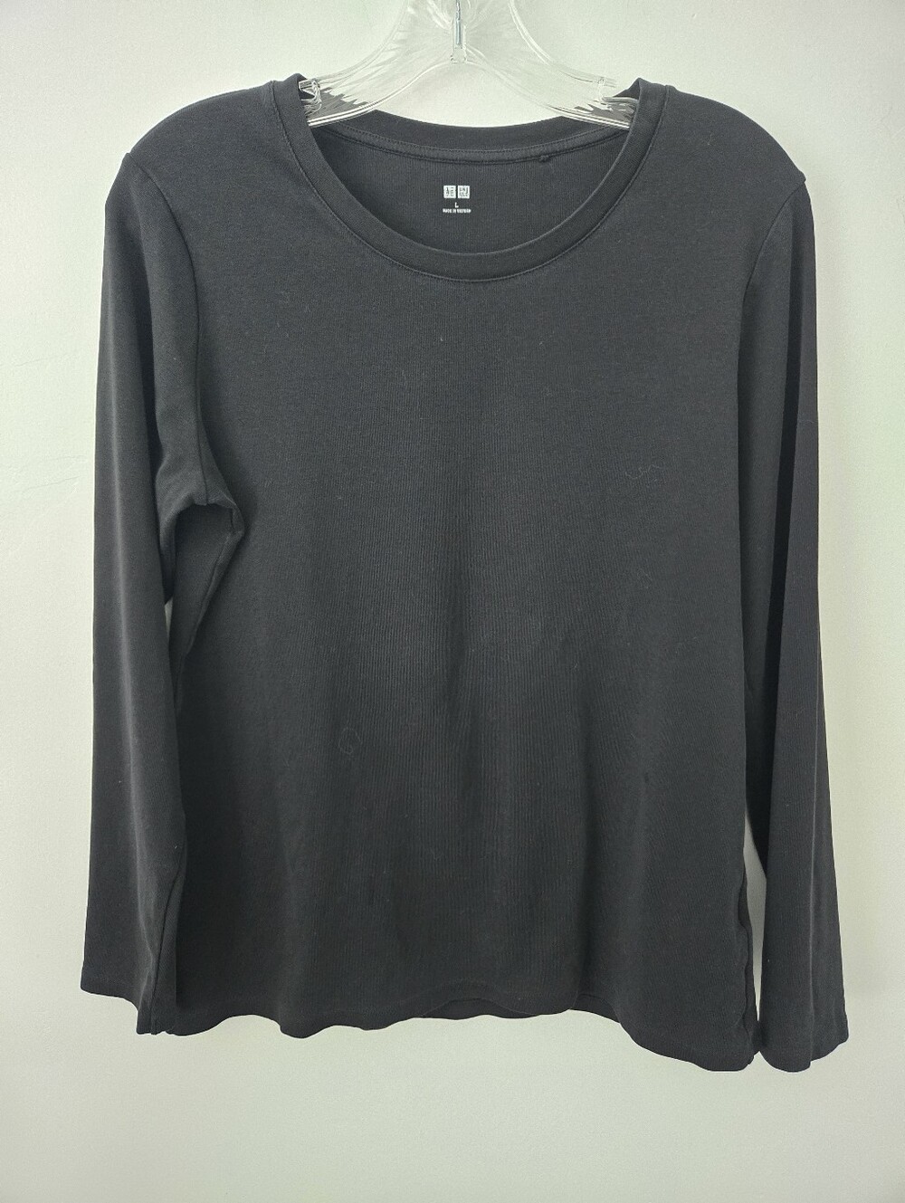 Uniqlo Cotton Blend Basic long-sleeve crew neck t-shirt in black. Size Large